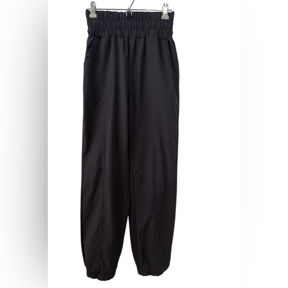 New In Women’s Size Medium Gray High-Waist Jogger Pants - Picture 1 of 12